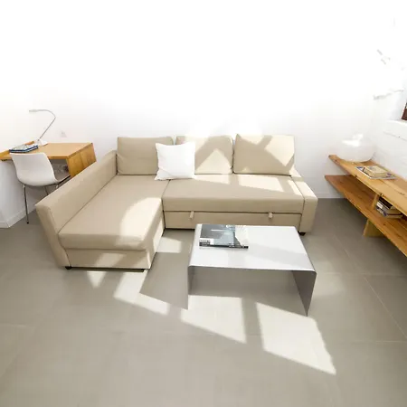 スマート スイート アルバイシン *